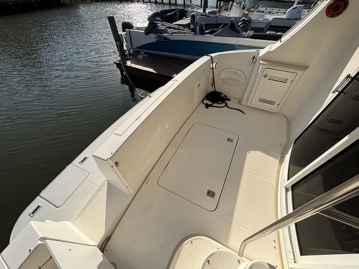 Kong Yacht Photos Pics 2005 Silverton 38 Sport Bridge boat deck, docked by the water.