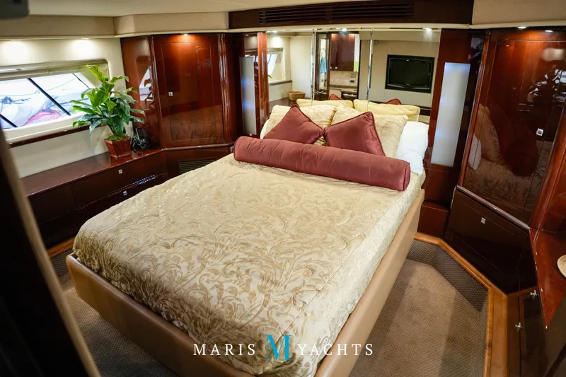 Man O War Yacht Photos Pics Luxurious bedroom interior of 2009 Sea Ray 55 Sundancer yacht with elegant bedding.