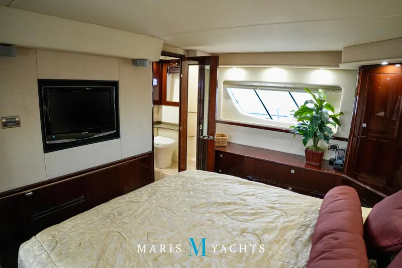 Man O War Yacht Photos Pics Luxurious 2009 Sea Ray 55 Sundancer yacht interior with elegant bedroom and modern amenities.