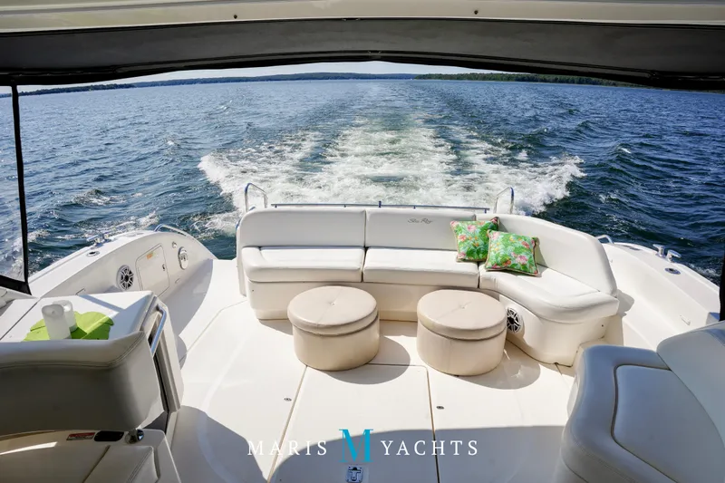 Man O War Yacht Photos Pics Luxurious 2009 Sea Ray 55 Sundancer yacht with spacious seating and scenic water view.