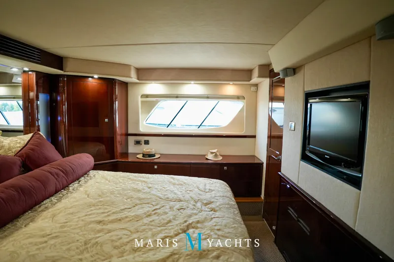 Man O War Yacht Photos Pics Luxurious interior of 2009 Sea Ray 55 Sundancer yacht with elegant bedroom design.