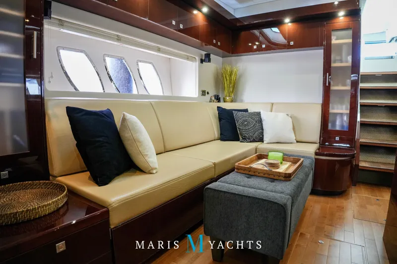 Man O War Yacht Photos Pics Luxurious interior of 2009 Sea Ray 55 Sundancer yacht with elegant seating and decor.