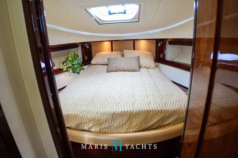 Man O War Yacht Photos Pics Luxurious bedroom interior of 2009 Sea Ray 55 Sundancer yacht with skylight and elegant bedding.