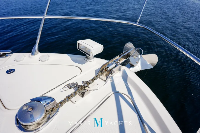 Man O War Yacht Photos Pics Bow of 2009 Sea Ray 55 Sundancer yacht with anchor and winch system.