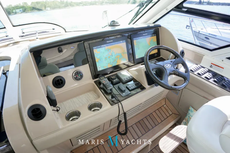 Man O War Yacht Photos Pics Helm of 2009 Sea Ray 55 Sundancer yacht with navigation screens and controls.