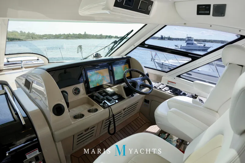 Man O War Yacht Photos Pics Luxurious 2009 Sea Ray 55 Sundancer yacht cockpit with modern navigation system.