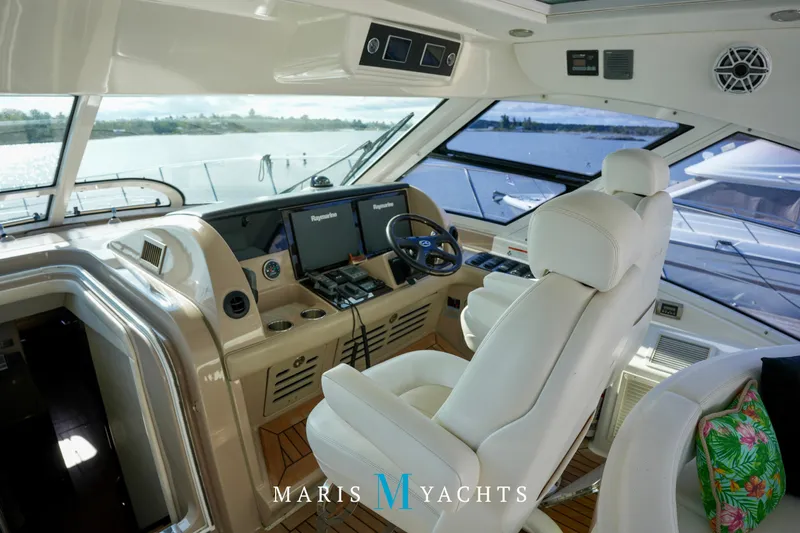 Man O War Yacht Photos Pics Luxurious 2009 Sea Ray 55 Sundancer yacht helm with modern navigation systems and plush seating.