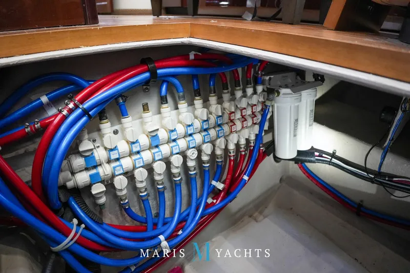 Man O War Yacht Photos Pics Plumbing system of 2009 Sea Ray 55 Sundancer yacht with red and blue pipes.