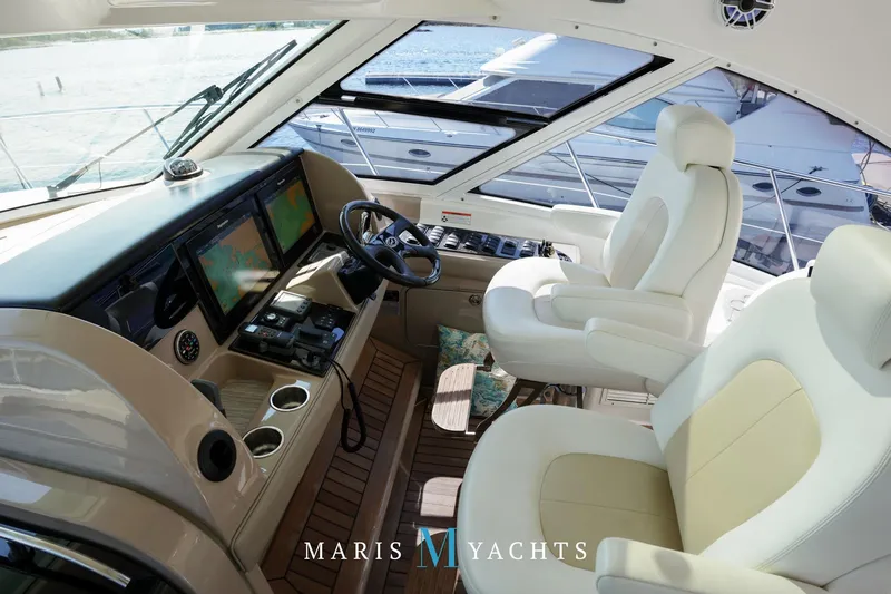 Man O War Yacht Photos Pics Luxurious helm of 2009 Sea Ray 55 Sundancer yacht with modern navigation equipment.