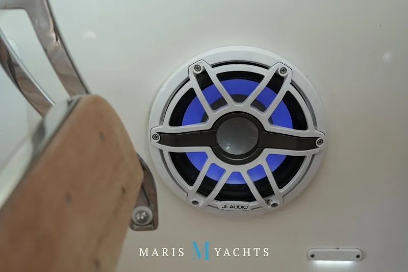 Man O War Yacht Photos Pics JL Audio speaker on 2009 Sea Ray 55 Sundancer yacht, blue illumination.