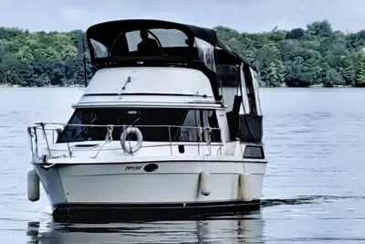 Prowler 315 (9M) Sundeck