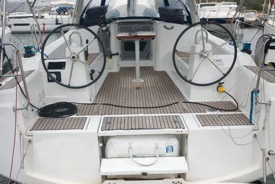 2017 Beneteau Oceanis 38.1
