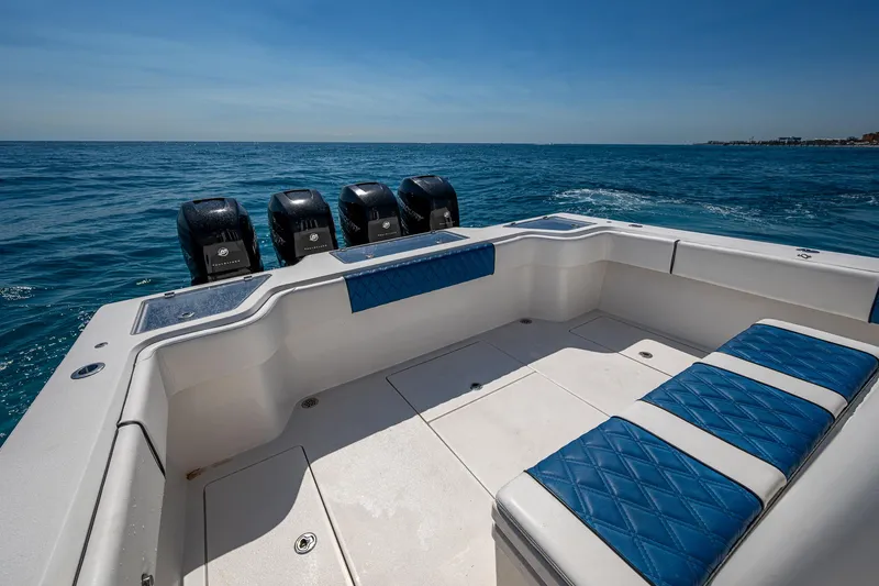  Yacht Photos Pics 2020 Front Runner 39 boat with quad engines on open sea.