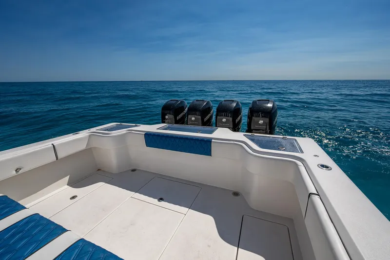  Yacht Photos Pics 2020 Front Runner 39 boat with four engines on open sea under clear blue sky.