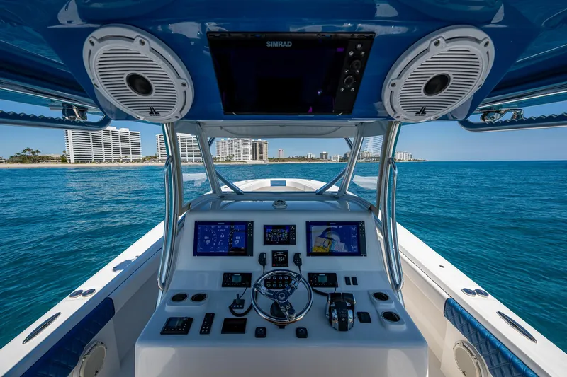 Yacht Photos Pics 2020 Front Runner 39 boat dashboard with ocean view and modern navigation equipment.
