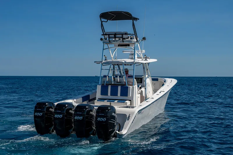  Yacht Photos Pics Front Runner 39 boat, 2020 model, with four powerful engines cruising on open water.