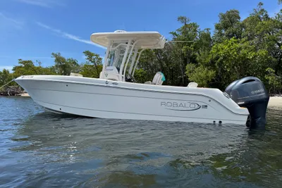 2021 Robalo R242 Center Console