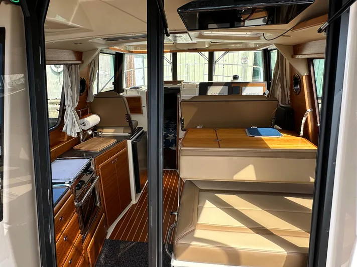  Yacht Photos Pics Interior of 2023 Ranger Tugs R-29 S yacht.