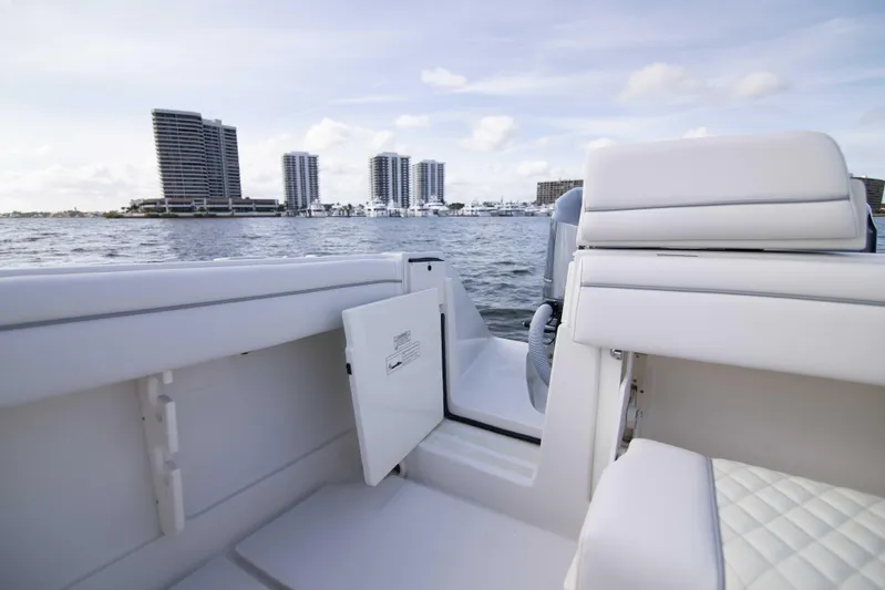 Zeus Yacht Photos Pics Jupiter 38 Zeus - Exterior Cockpit