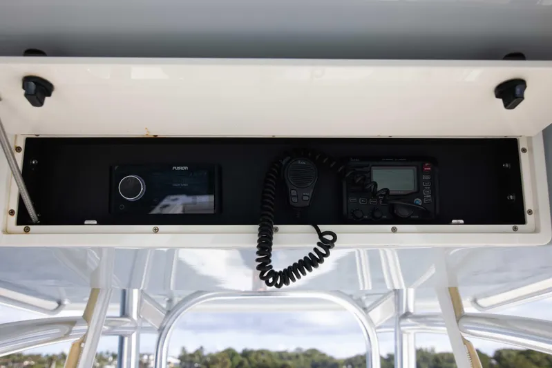 Zeus Yacht Photos Pics Jupiter 38 Zeus - Exterior Helm