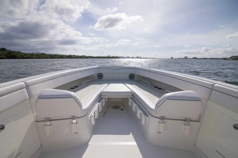 Zeus Yacht Photos Pics Jupiter 38 Zeus - Exterior Bow