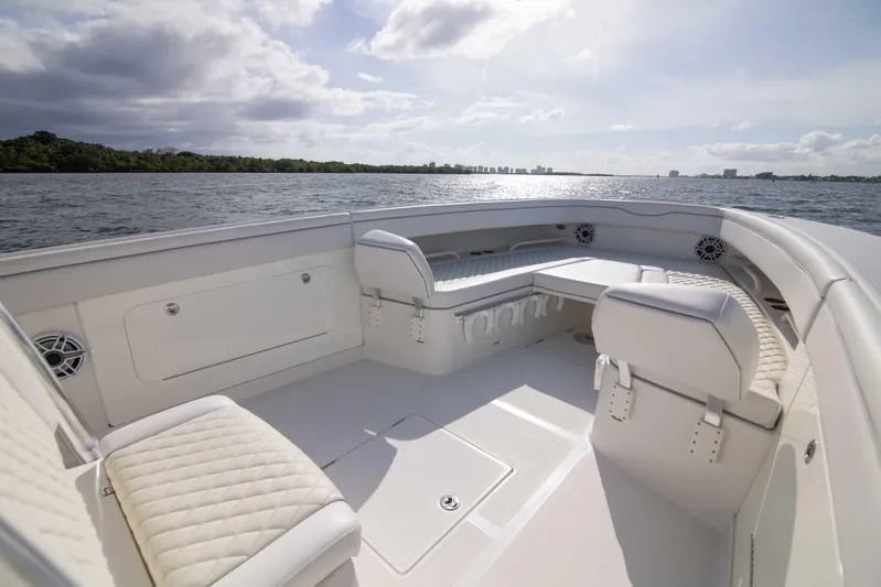 Zeus Yacht Photos Pics Jupiter 38 Zeus - Exterior Bow