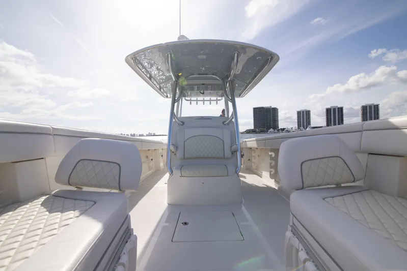 Zeus Yacht Photos Pics Jupiter 38 Zeus - Exterior Bow