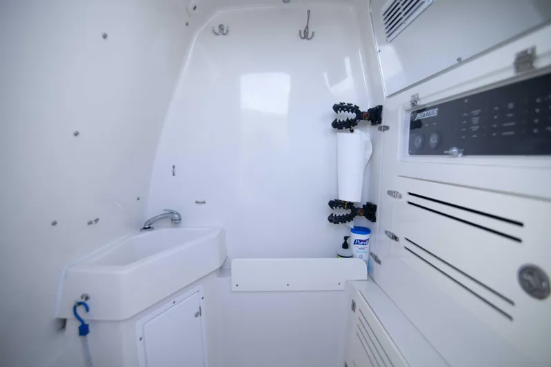 Zeus Yacht Photos Pics Jupiter 38 Zeus - Interior Head