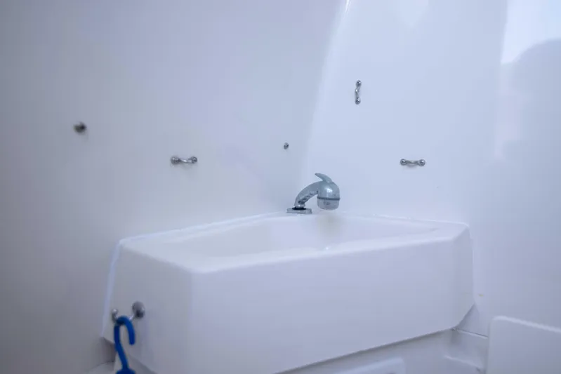 Zeus Yacht Photos Pics Jupiter 38 Zeus - Interior Head