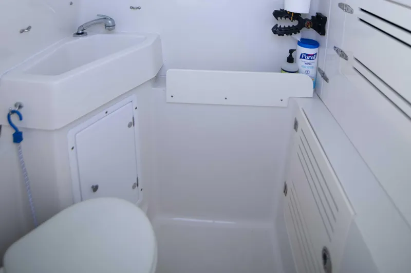 Zeus Yacht Photos Pics Jupiter 38 Zeus - Interior Head