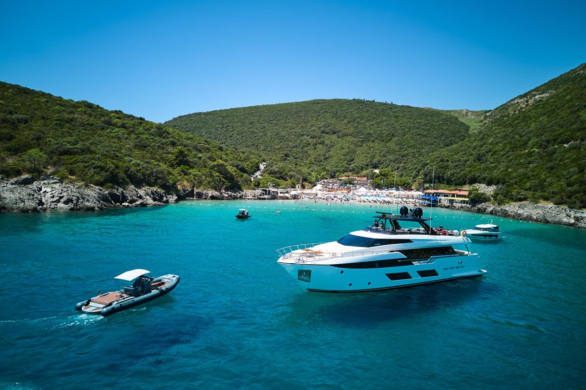 2023 Ferretti Yachts 93 