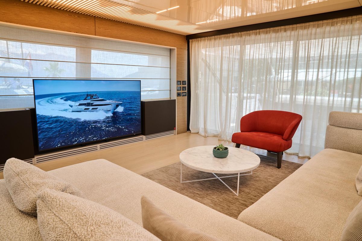 2023 Ferretti Yachts 93 