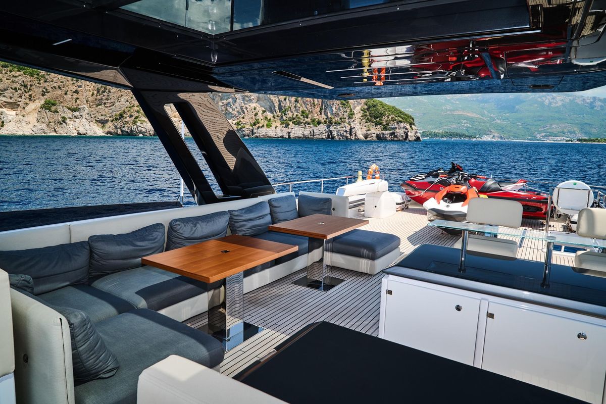 2023 Ferretti Yachts 93 