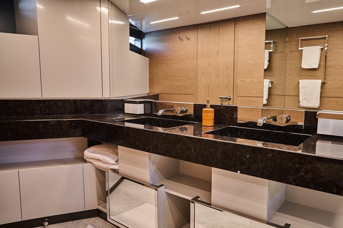 2023 Ferretti Yachts 93 