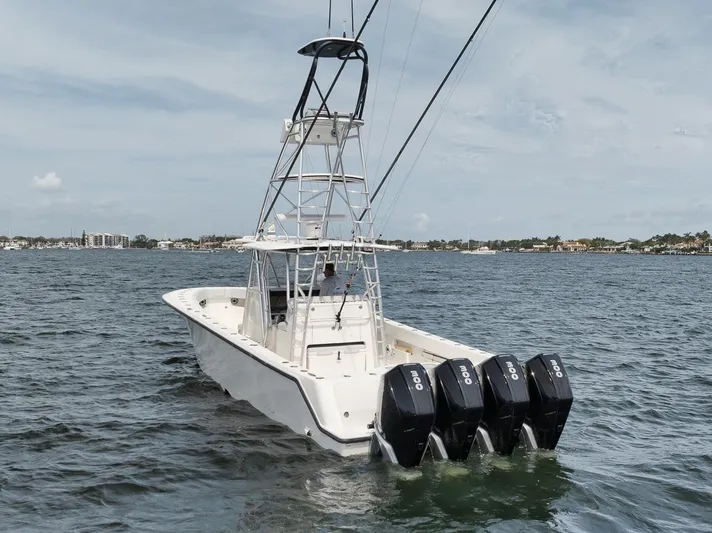 Cheeky Monkeys Yacht Photos Pics SeaVee 39 Cheeky Monkeys - Stern View