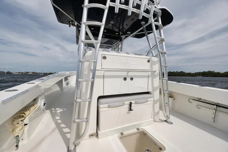 Cheeky Monkeys Yacht Photos Pics SeaVee 39 Cheeky Monkeys - Console