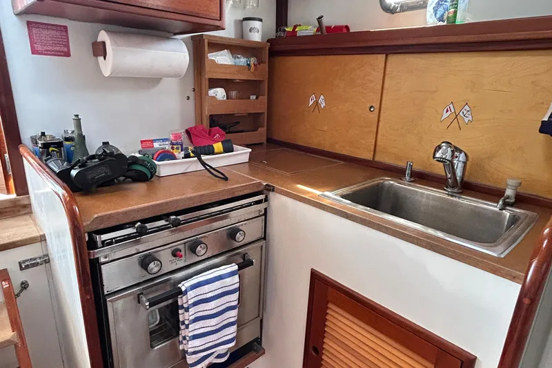 Bugle Boy Yacht Photos Pics Cozy kitchen in 1994 John Williams Stanley 36 boat with stove and sink.