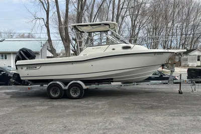 Boston Whaler 235 Conquest