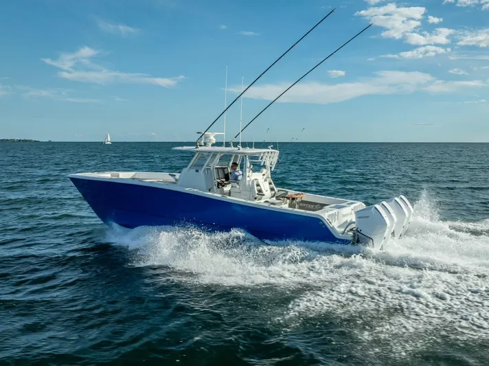  Yacht Photos Pics Freeman 37 boat cruising on open water, 2021 model, with clear blue skies.