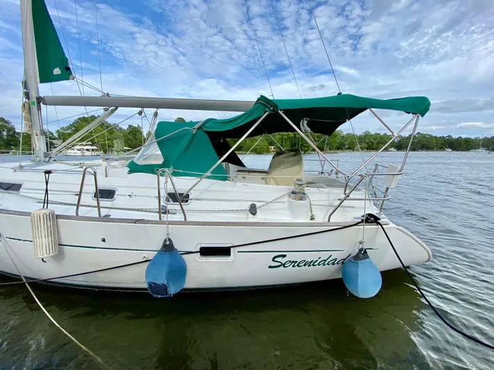 Serenidad Yacht Photos Pics Sailboat Beneteau 411, 1999 model, named Serenidad, docked on a calm lake.