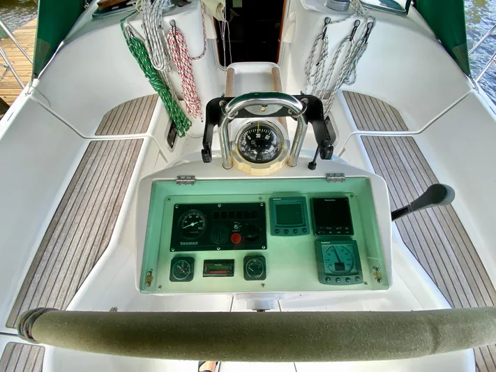 Serenidad Yacht Photos Pics Cockpit of a 1999 Beneteau 411 sailboat with navigation instruments and compass.