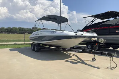 Sun Tracker TAHOE 2150