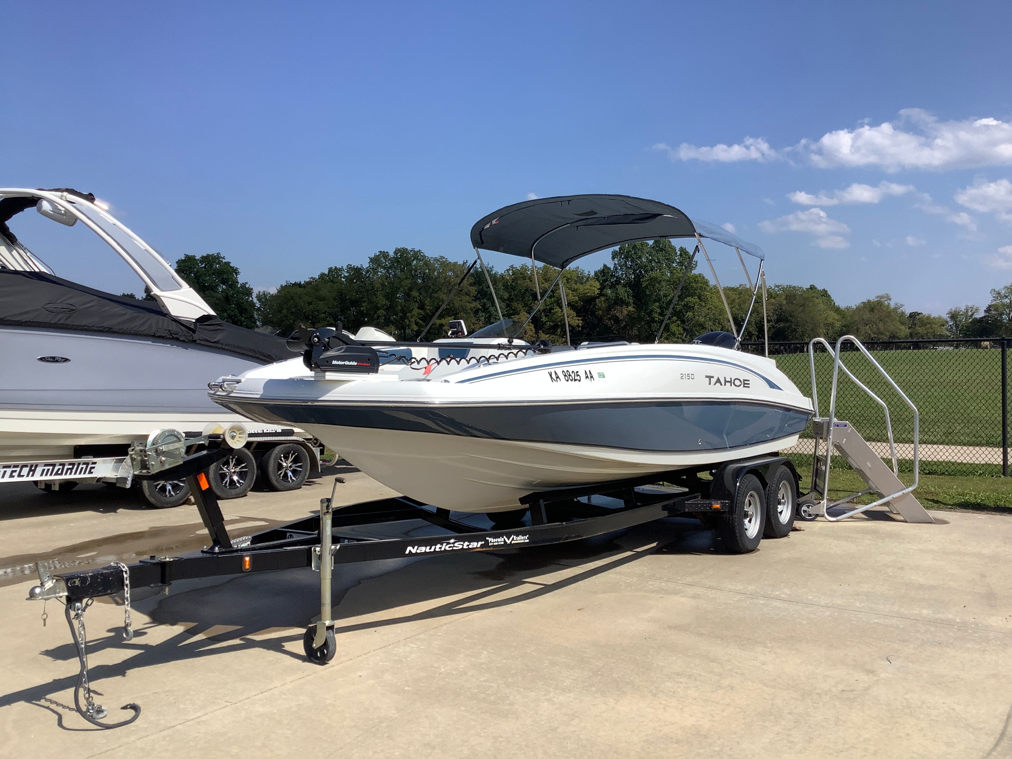 Sun Tracker TAHOE 2150