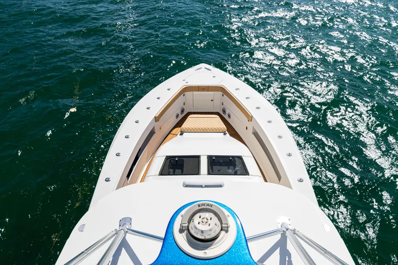  Yacht Photos Pics 2016 SeaVee 430 boat bow on sparkling ocean water.