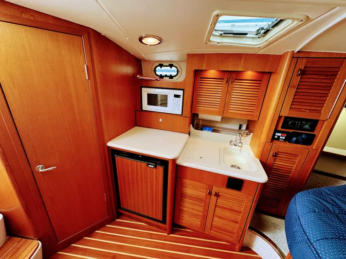 Heavy Yacht Photos Pics 