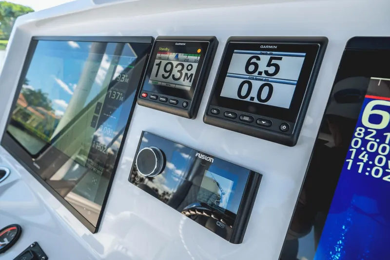 Mythendril Yacht Photos Pics 