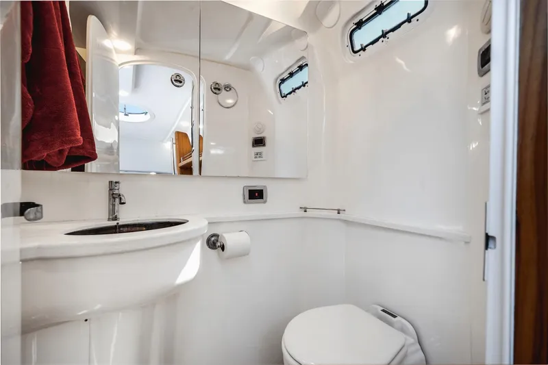 Mythendril Yacht Photos Pics 