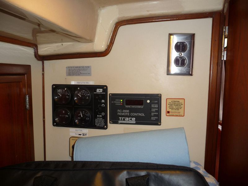 1984 Brewer 12.8 Center Cockpit