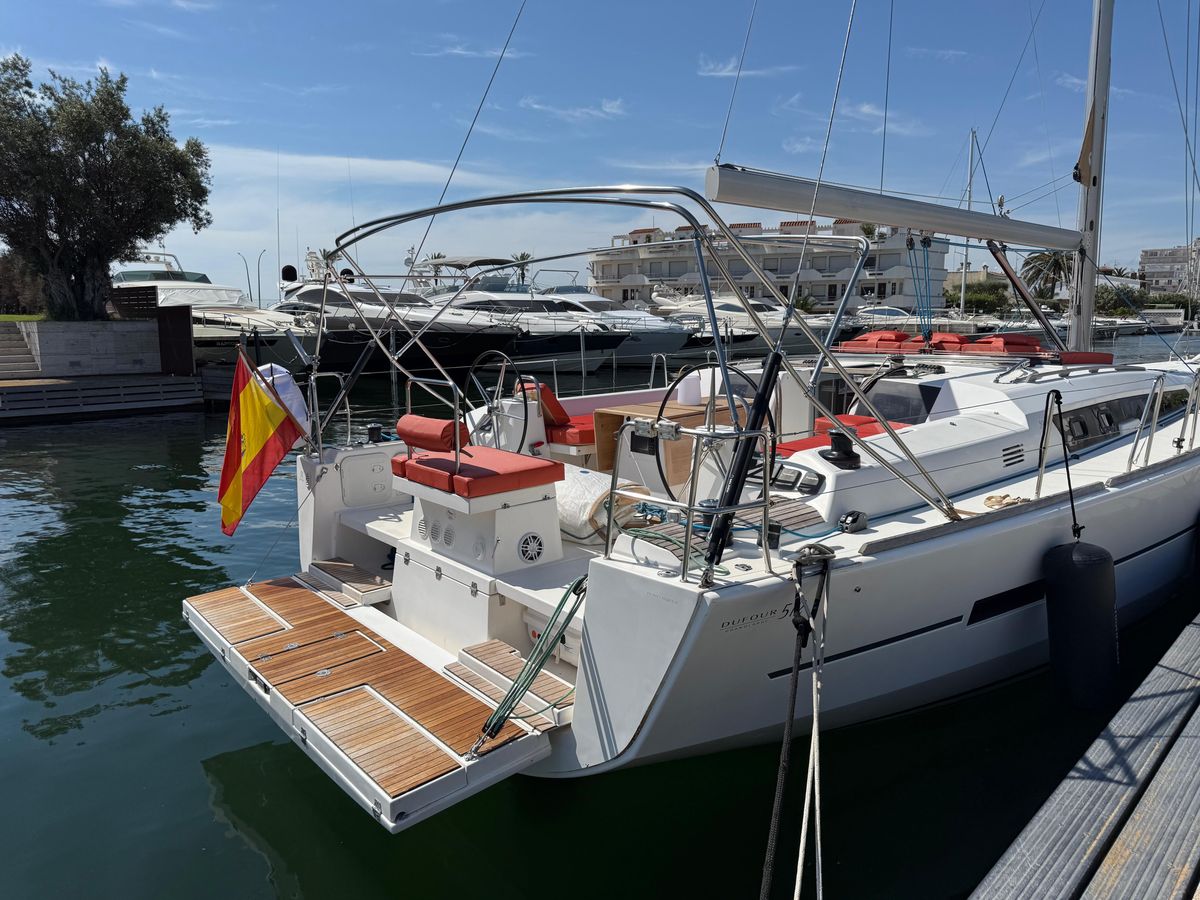 2016 Dufour 49 
