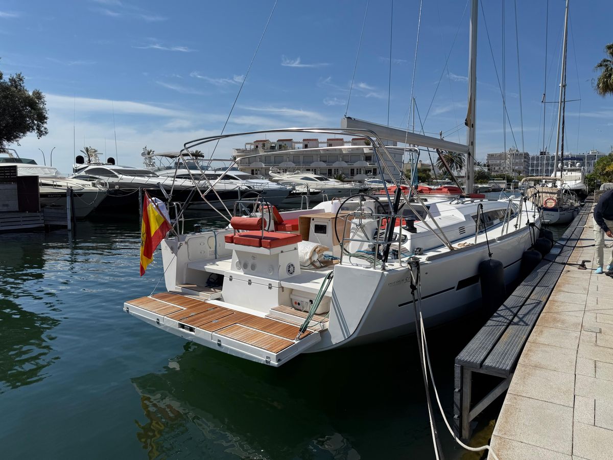 2016 Dufour 49 